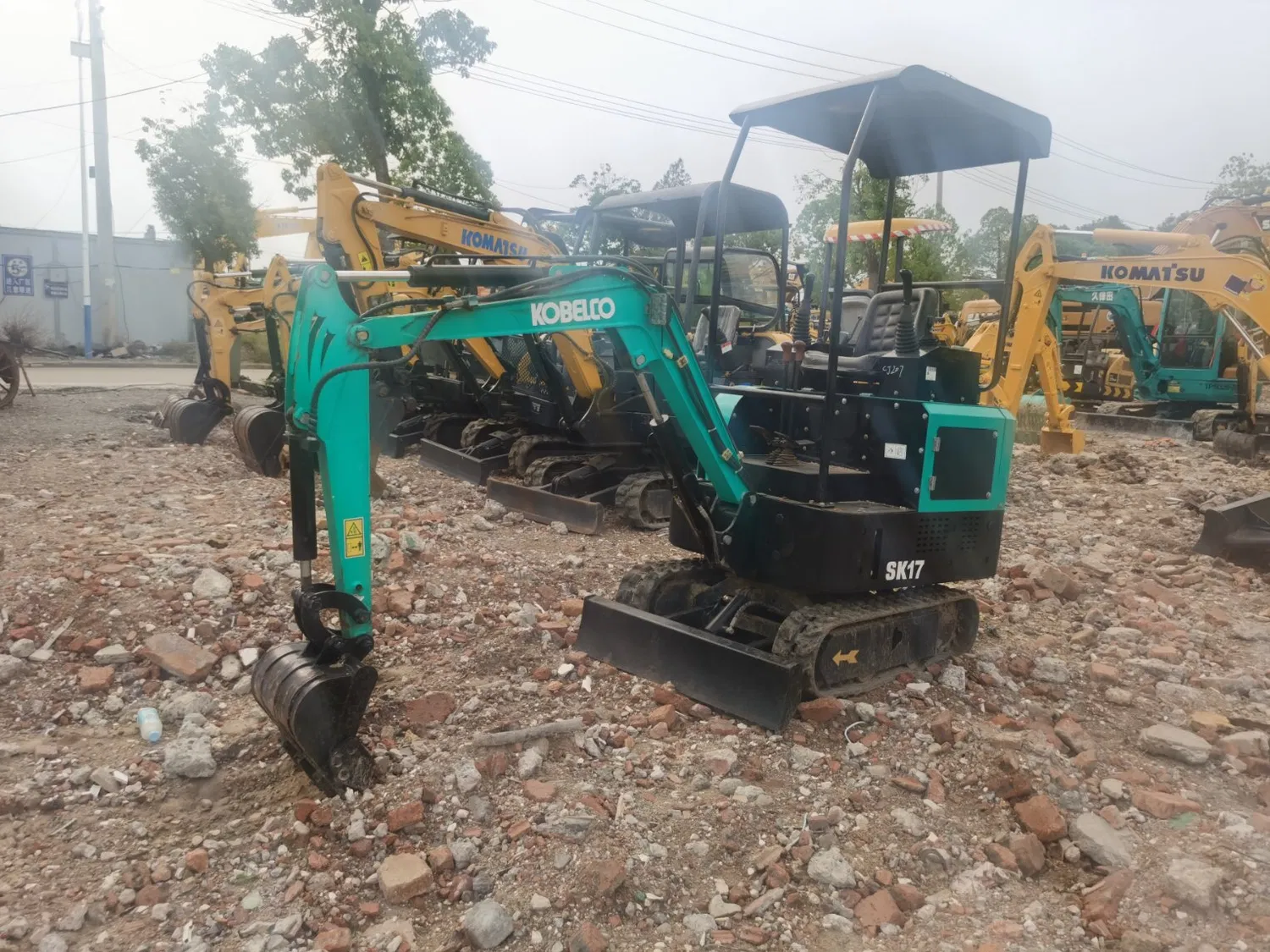 優れた作動状態の中古コベルコ SK17 クローラー掘削機を高効率でリーズナブルな価格で販売しています。